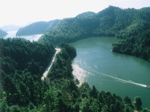 魏小安一行應(yīng)邀赴明月山風(fēng)景區(qū)考察